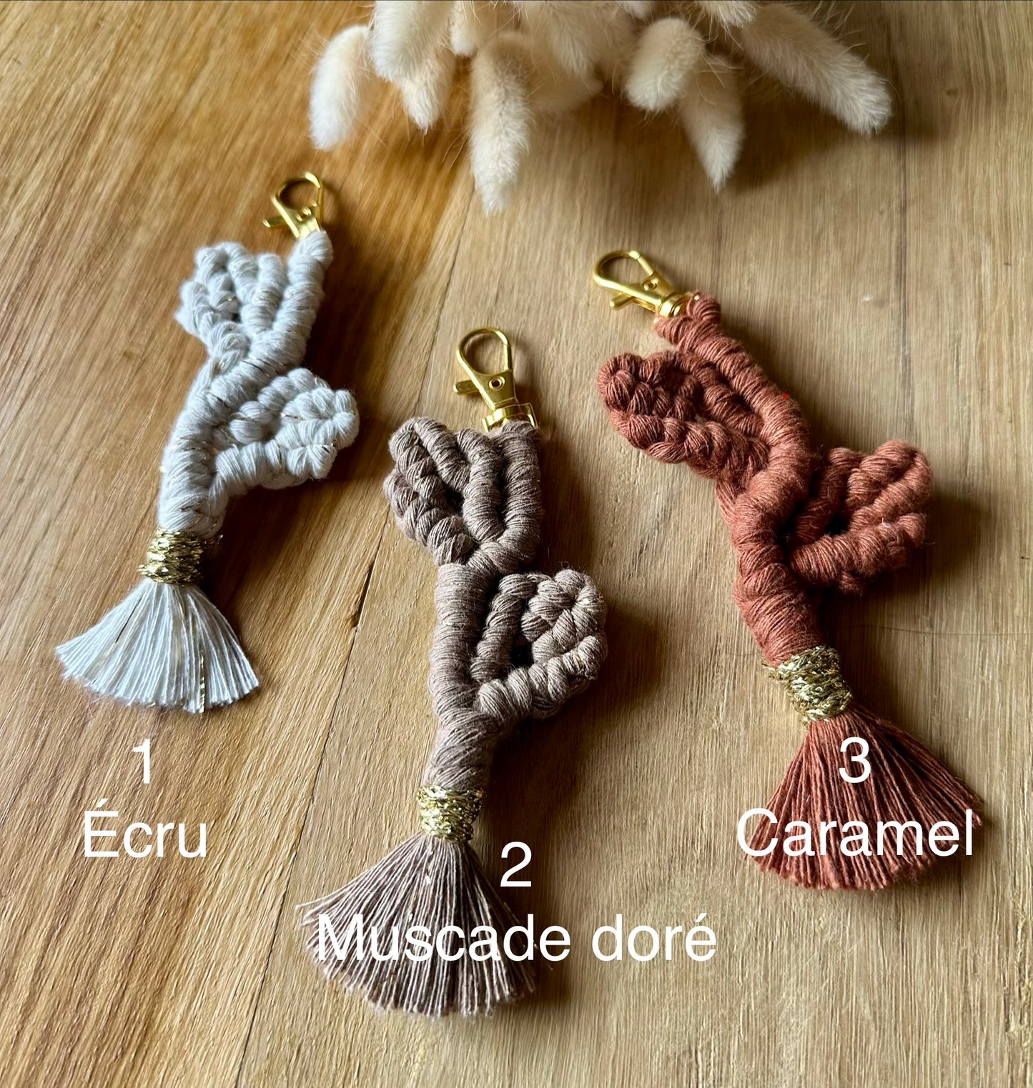 Porte-clé / bijou de sac artisanal en macramé