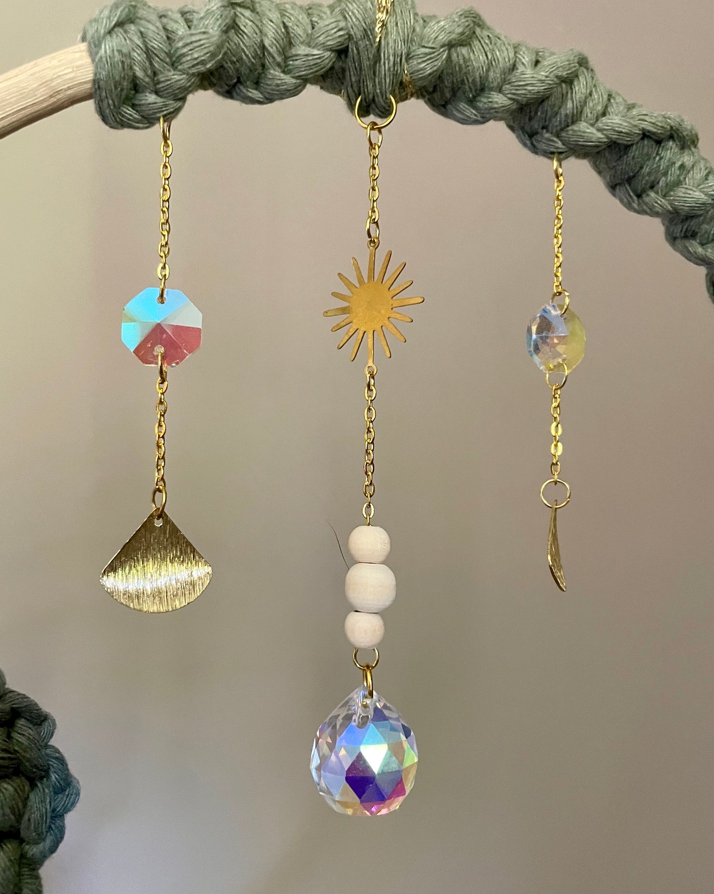 Suncatcher attrape-soleil xl en macramé artisanal et ses bijoux