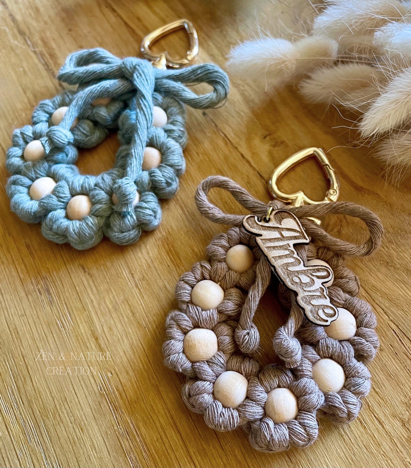 Porte-clé / bijou de sac couronne de fleurs en macramé personnalisable