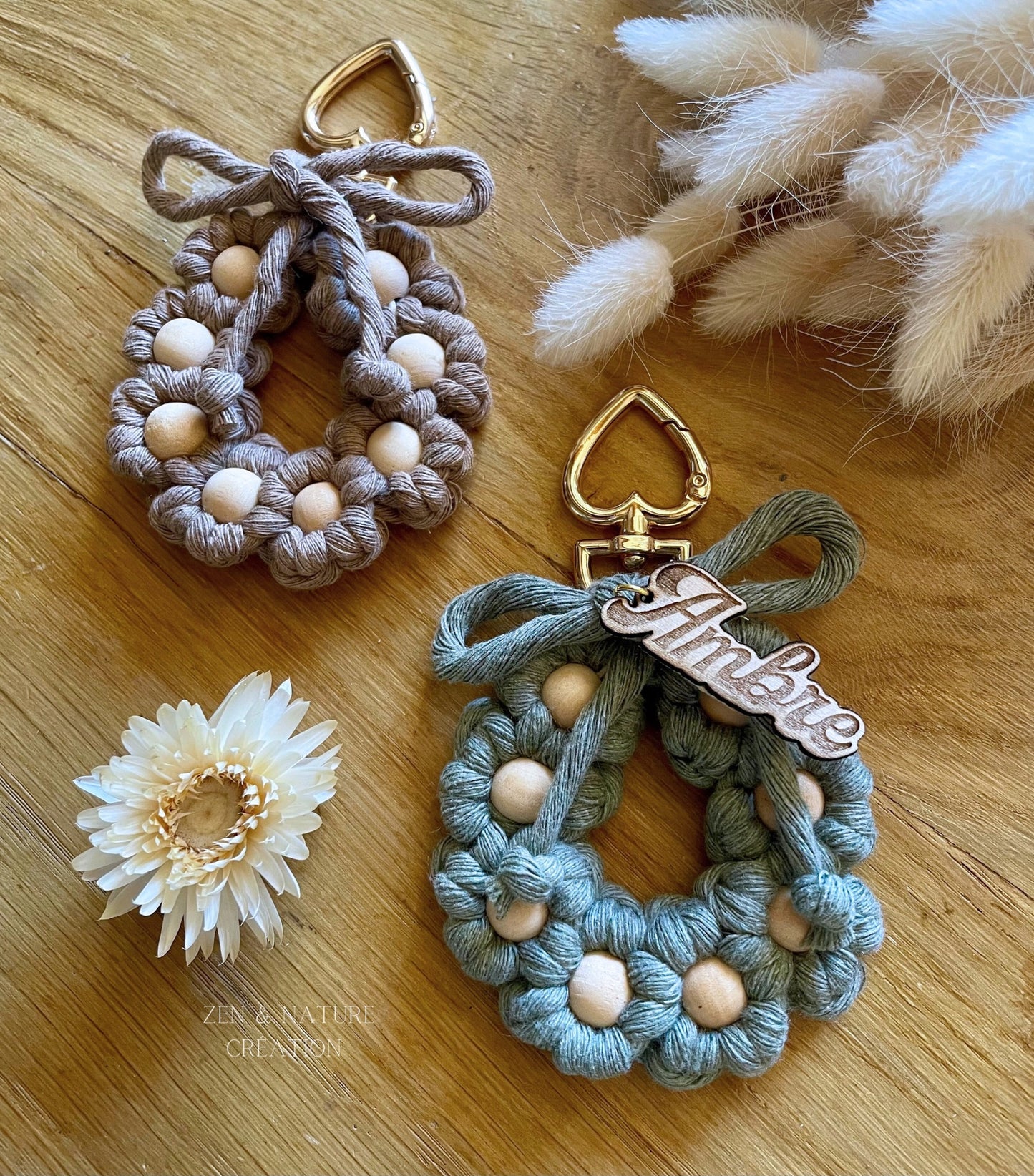 Porte-clé / bijou de sac couronne de fleurs en macramé personnalisable