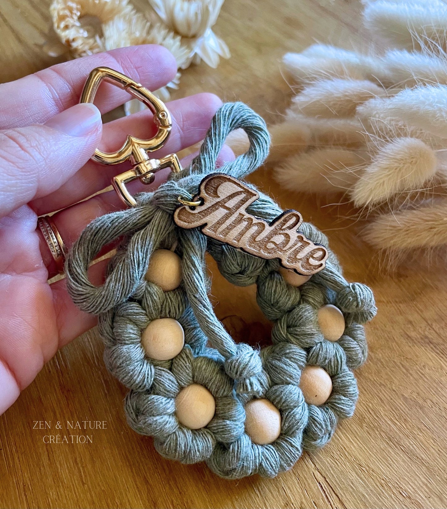 Porte-clé / bijou de sac couronne de fleurs en macramé personnalisable
