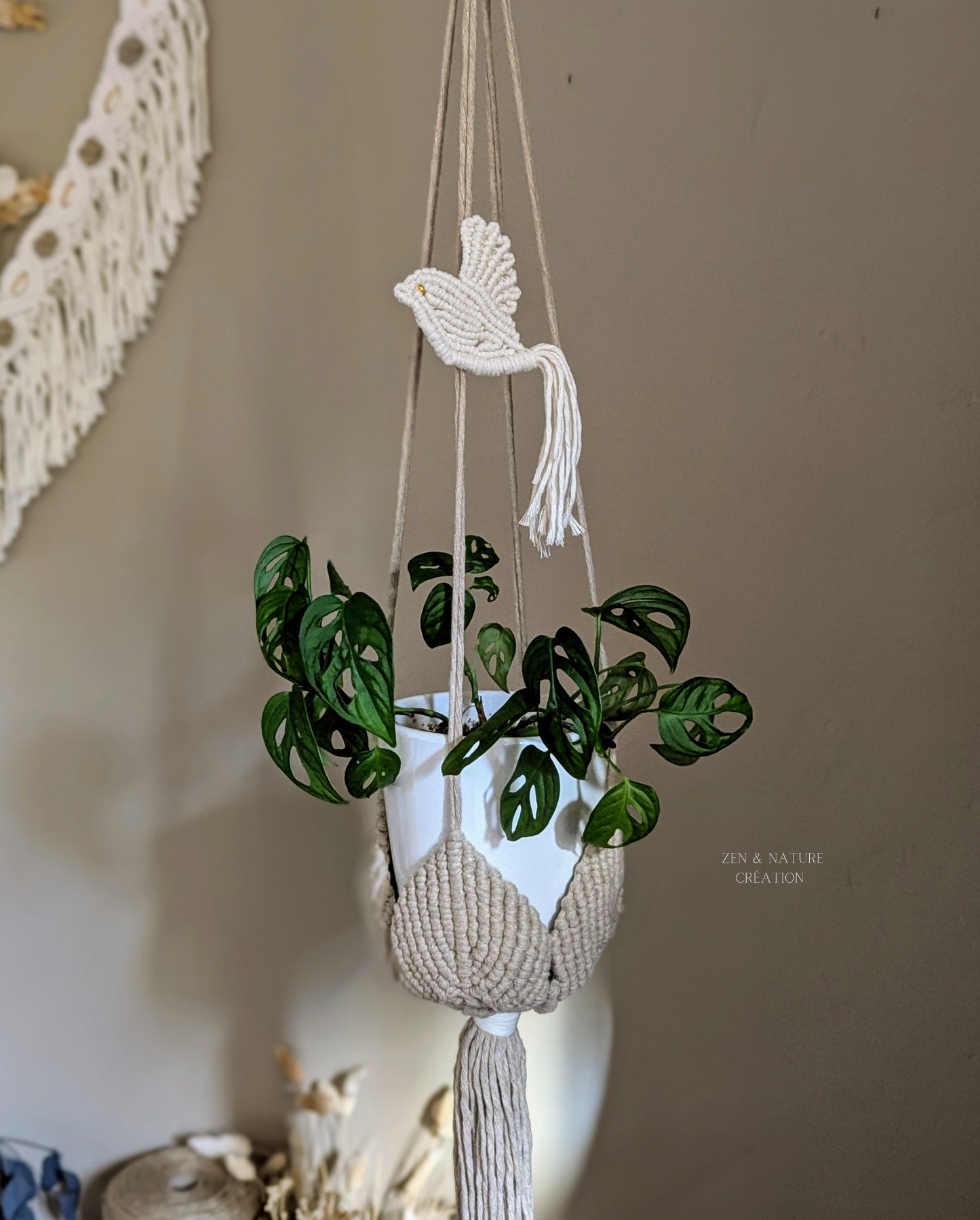 Broche artisanale tissée en macramé | Oiseau