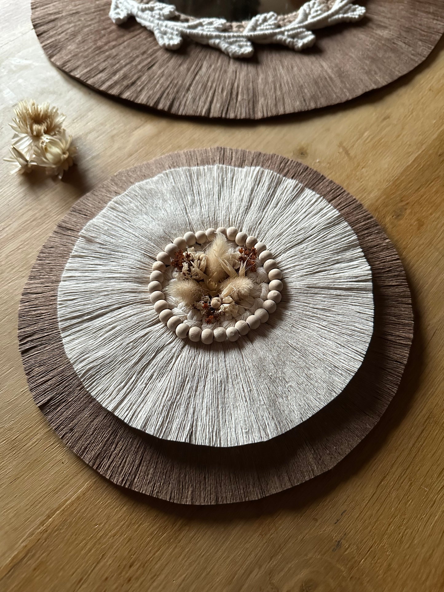 Décoration murale Janaë | macramé et fleurs séchées