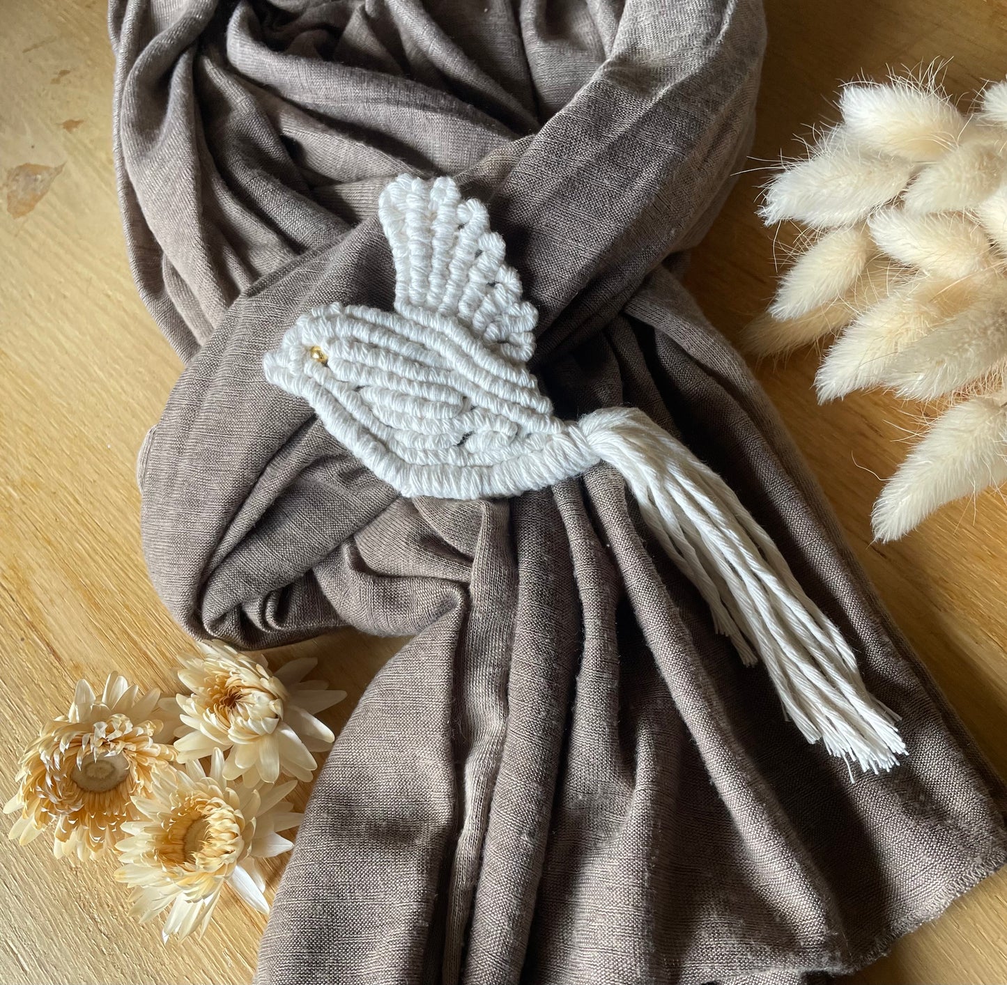 Broche artisanale tissée en macramé | Oiseau