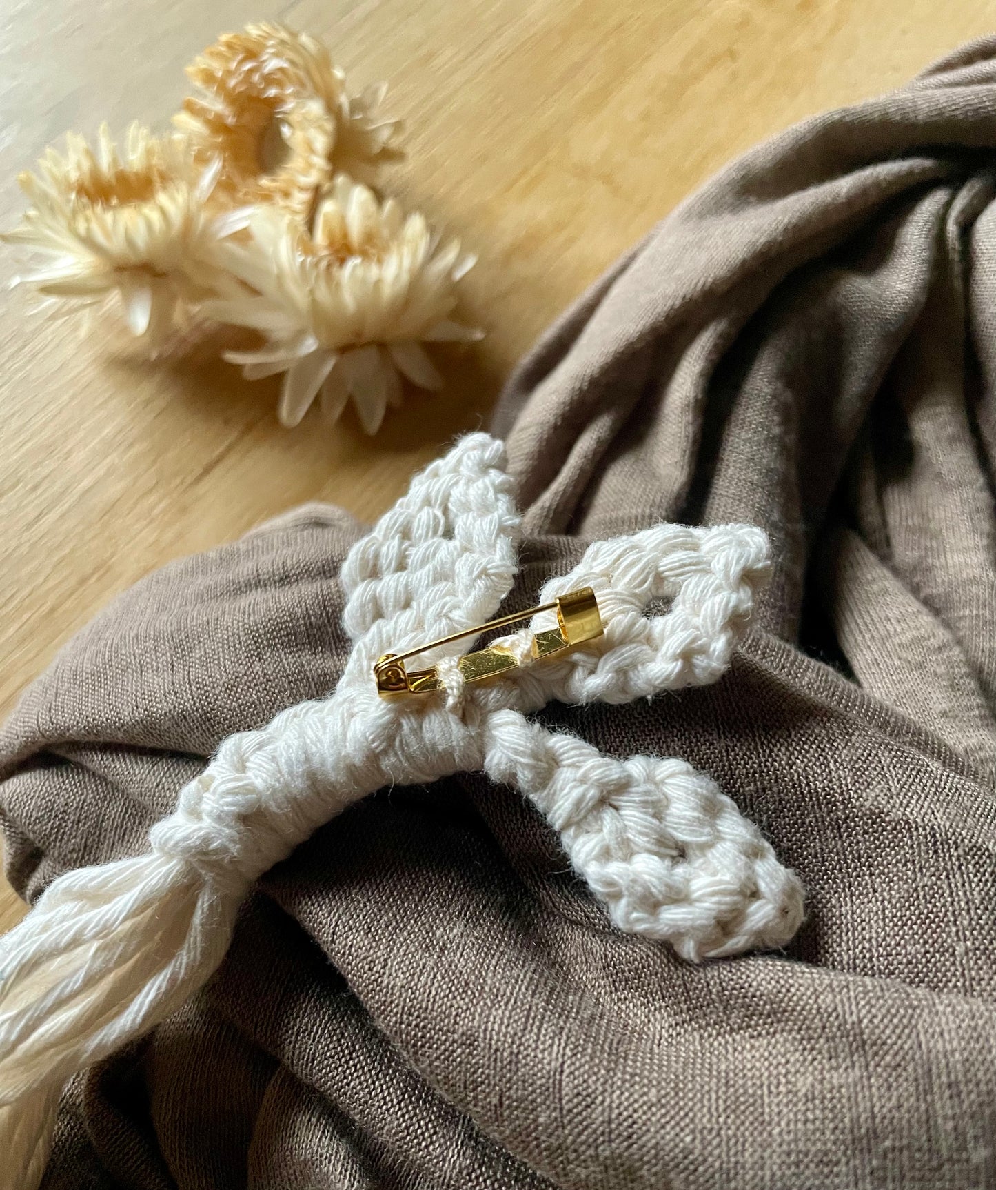 Broche artisanale tissée en macramé | Branche