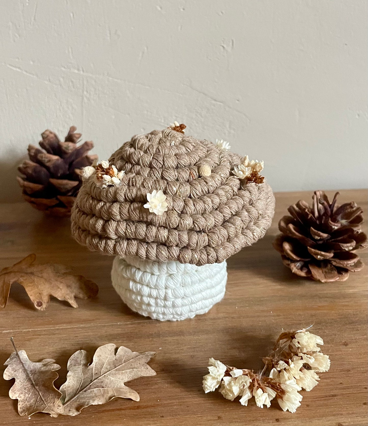 Champignon enchanté fleuri artisanal | macramé fleurs séchées