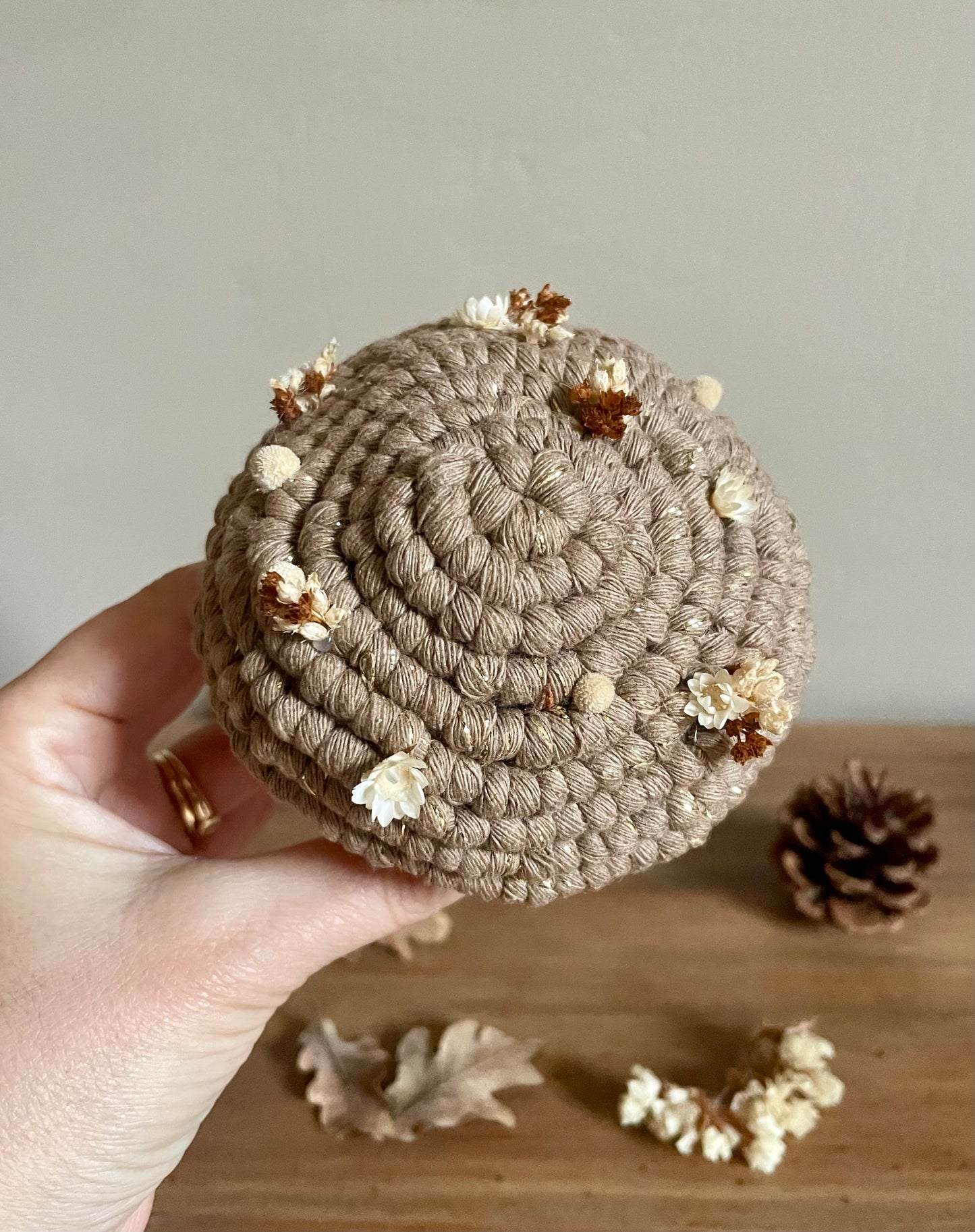 Champignon enchanté fleuri artisanal | macramé fleurs séchées