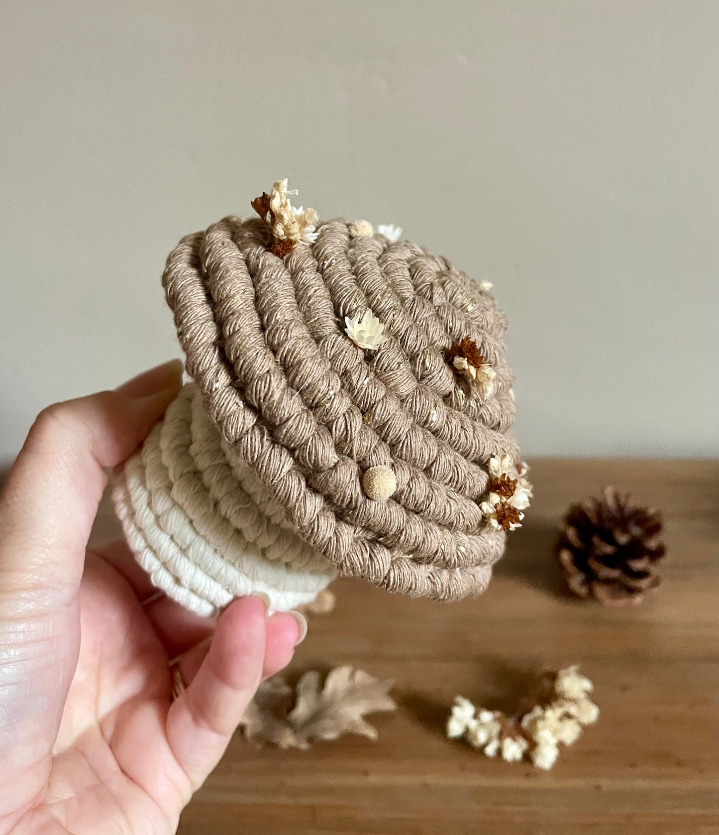 Champignon enchanté fleuri artisanal | macramé fleurs séchées