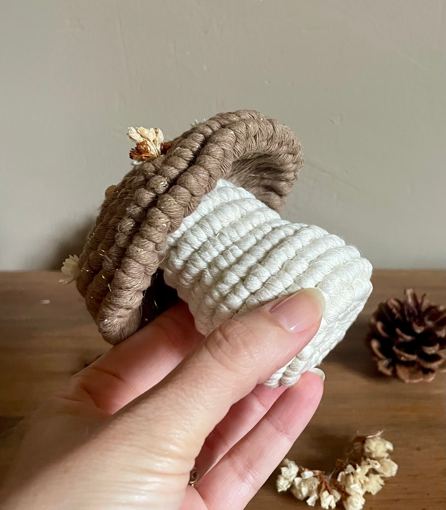 Champignon enchanté fleuri artisanal | macramé fleurs séchées
