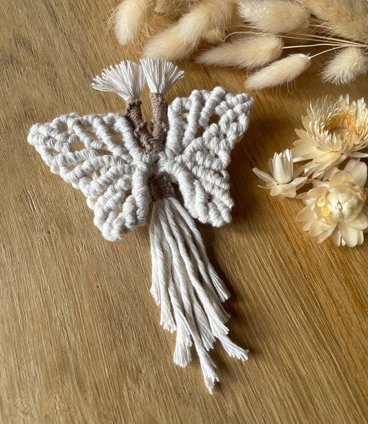 Broche tissée artisanale en macramé | Papillon