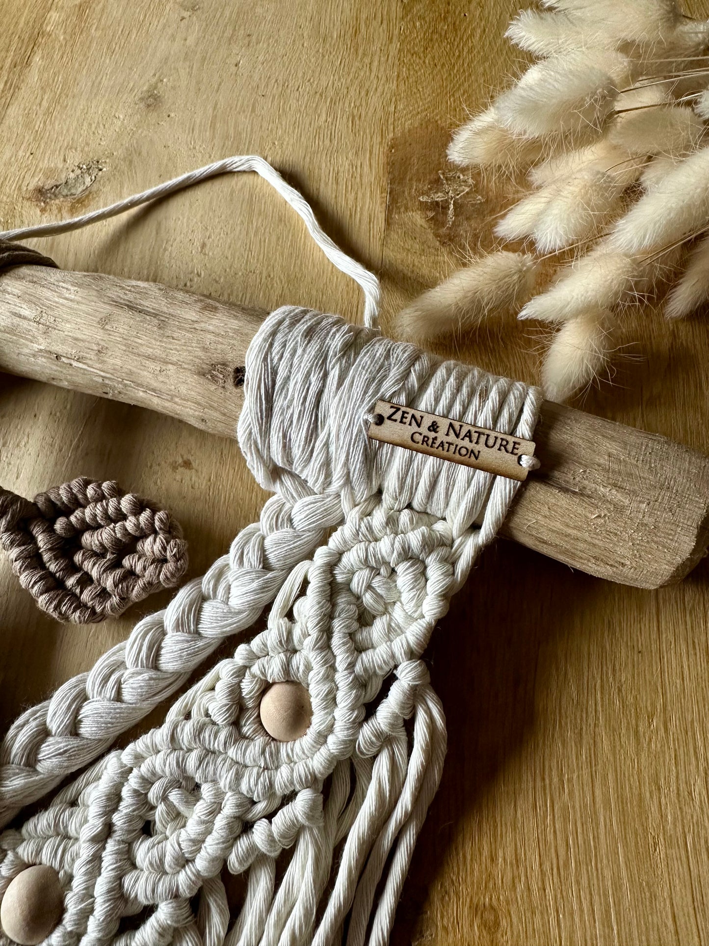 Tissage d'art artisanal Sahona | bois macramé