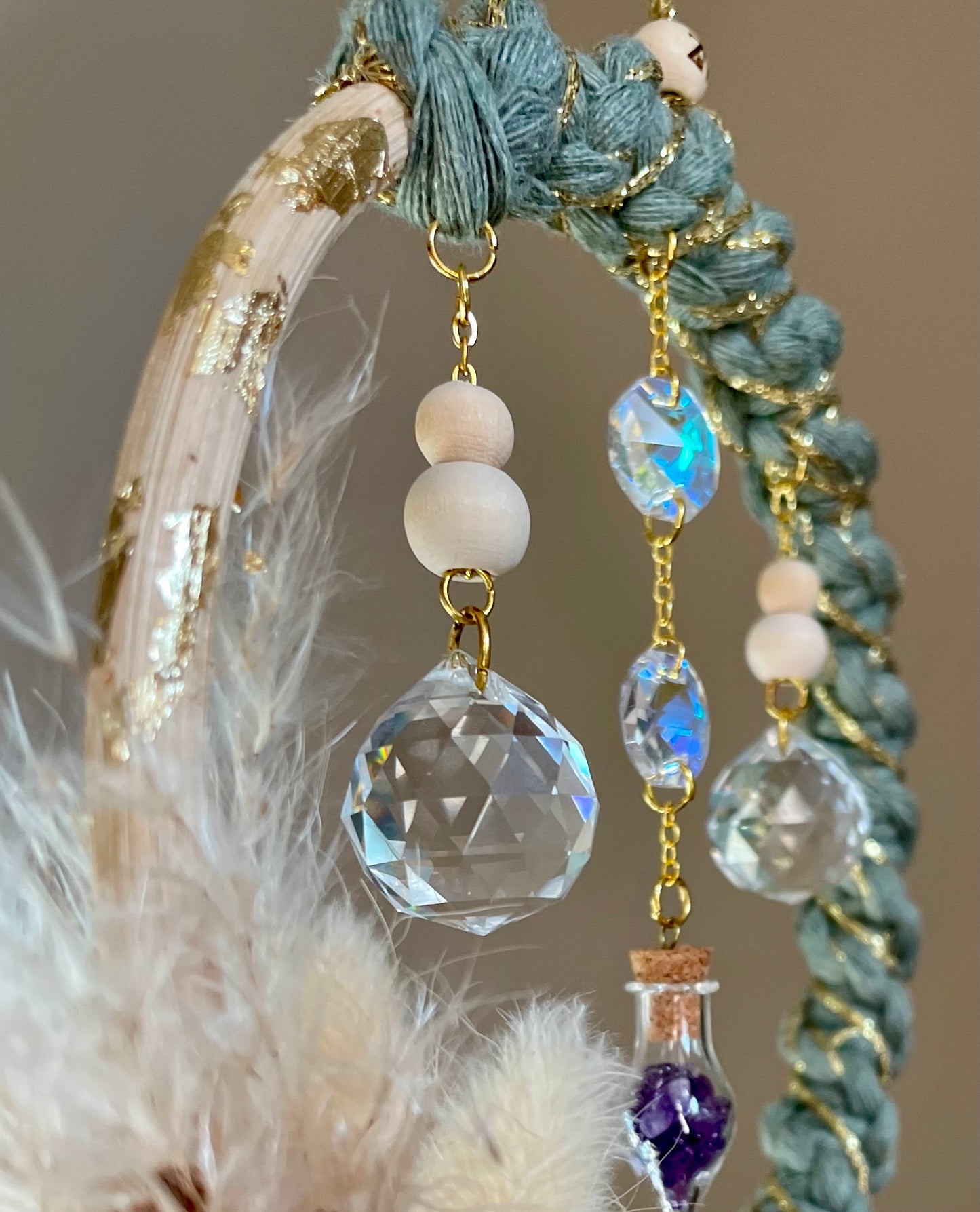 Attrape-soleil / suncatcher artisanal Maho | macramé fiole améthyste