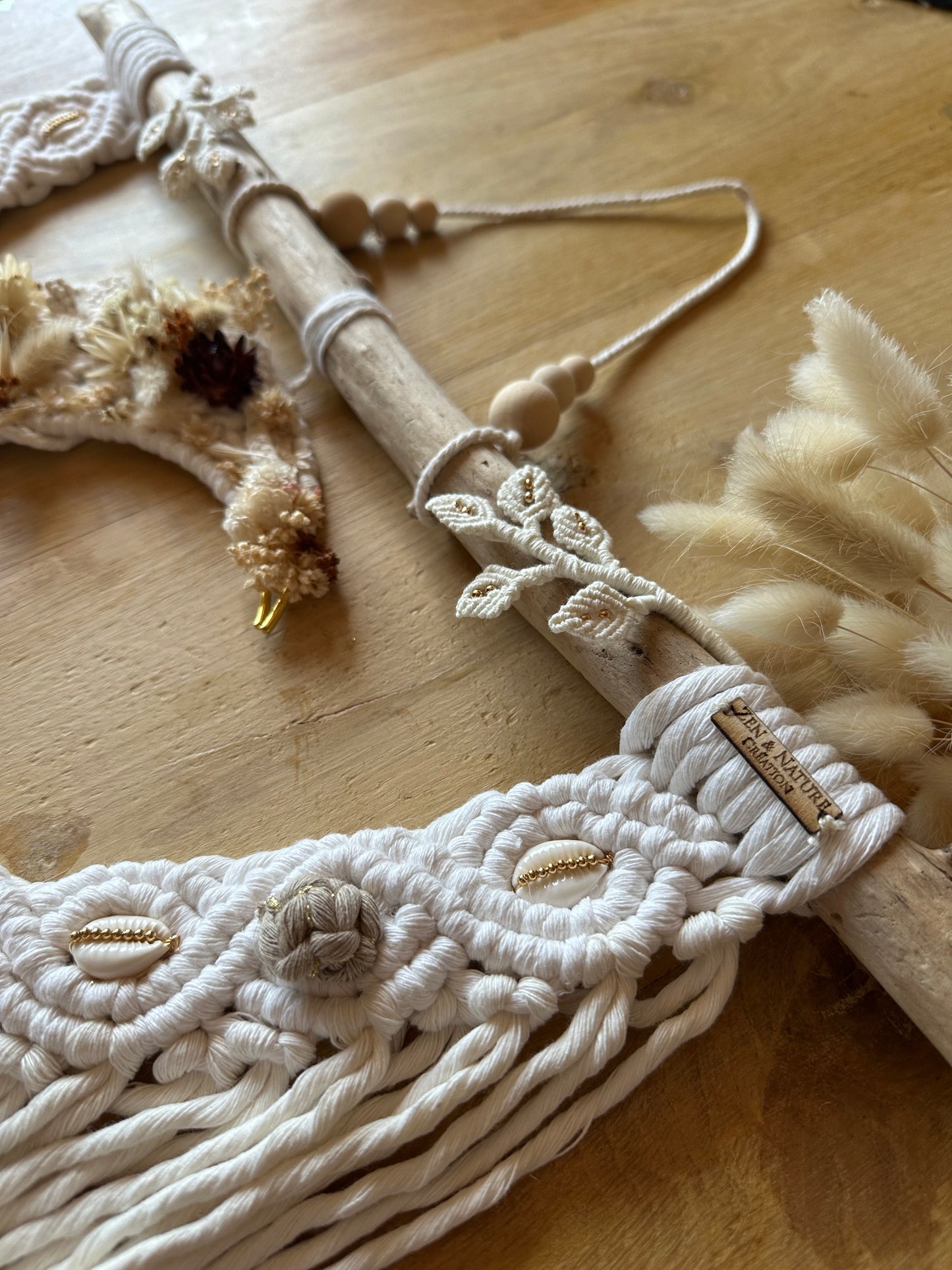 Tissage d’art artisanal Sawan mural | macramé fleurs cauris