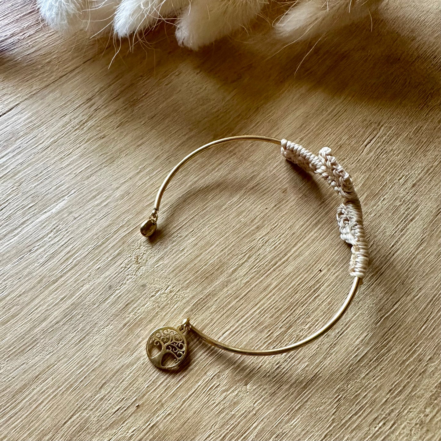 Bracelet Jonc Macramé "Trois Feuilles perlées" | Perles en Acier Inoxydable – Bijou Artisanal