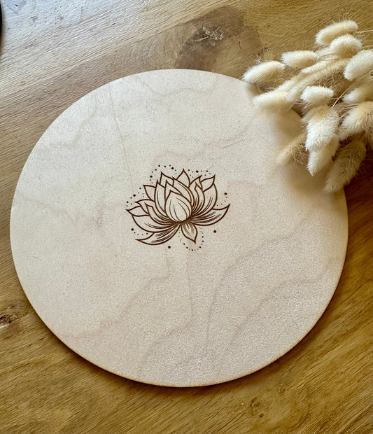 Fond - support en bois gravé pour décoration murale en macramé