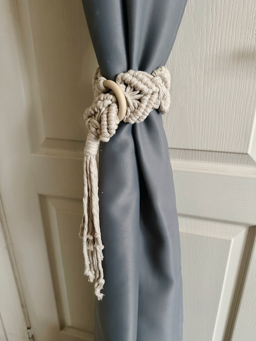 Tutoriel Embrasse à rideau en macramé
