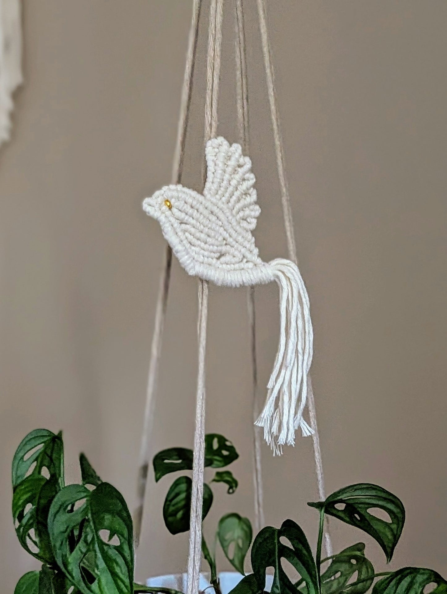 Broche artisanale tissée en macramé | Oiseau