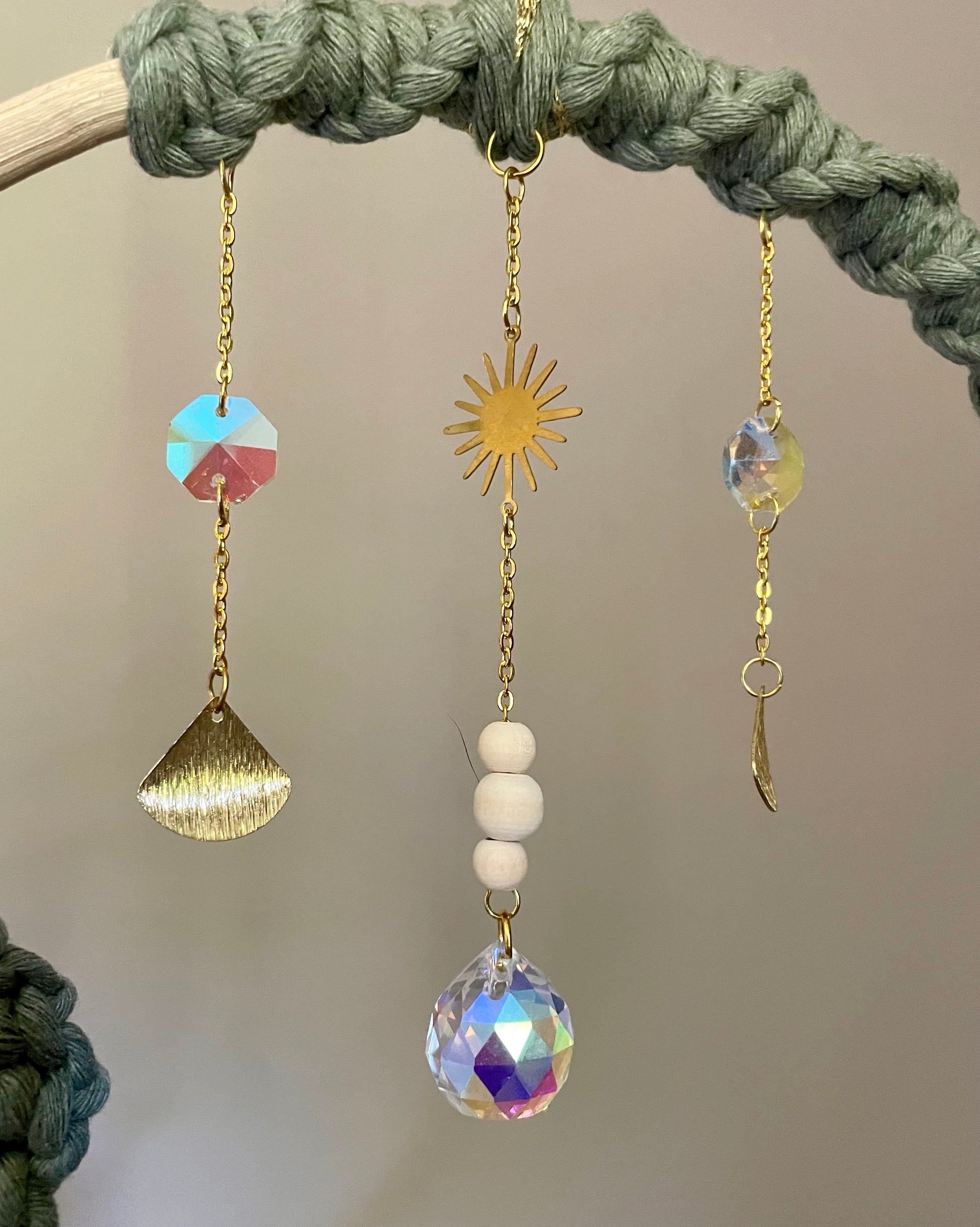 Suncatcher attrape-soleil xl en macramé artisanal et ses bijoux 