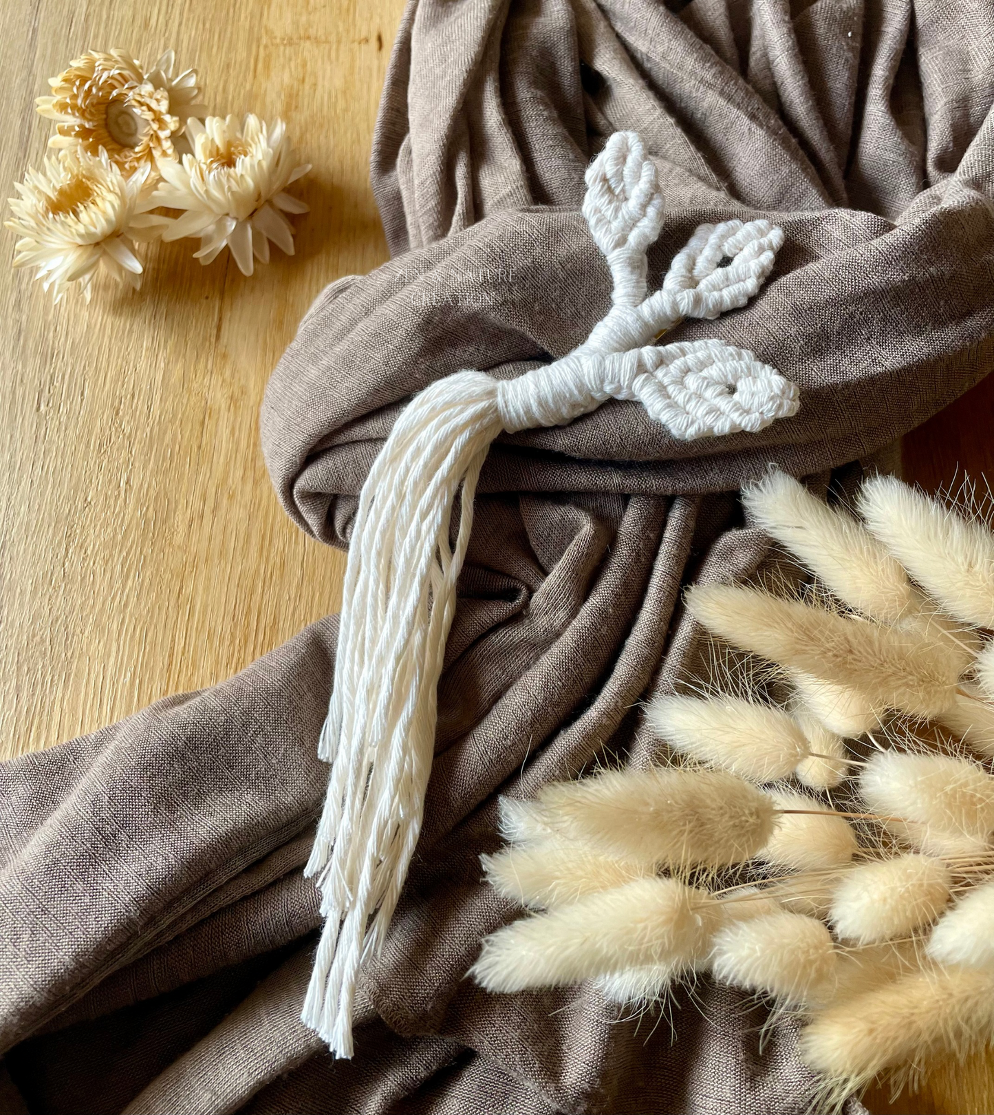 Broche artisanale tissée en macramé | Branche