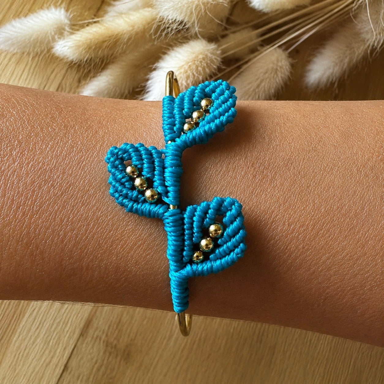 Bracelet jonc trois feuilles tissées micro-macramé turquoise et acier inoxydable 